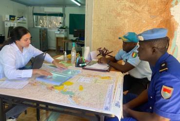 Chehrazad Krari (left) UN Volunteer Information Analyst with the Joint Mission Analysis Centre (JMAC) of MONUSCO during a mapping of armed groups in South Kivu.