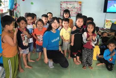 UN Volunteer Natsuko Hatano interacting with children in pre-school during the field visit to monitor WASH activities and services for COVID-19 response in Gia Lai province, Viet Nam.  