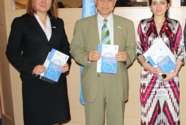 Olga Devyatkin UNV PM and Ghulam Isaczai at study launch in Tajikistan Mar 2010 IMG_0162 (3) cropped.JPG