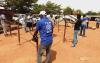 UN Volunteer Shelter Coordinator with IOM Hamma Abdoulaye (centre) conducts shelter construction training in Tahoua, Niger.